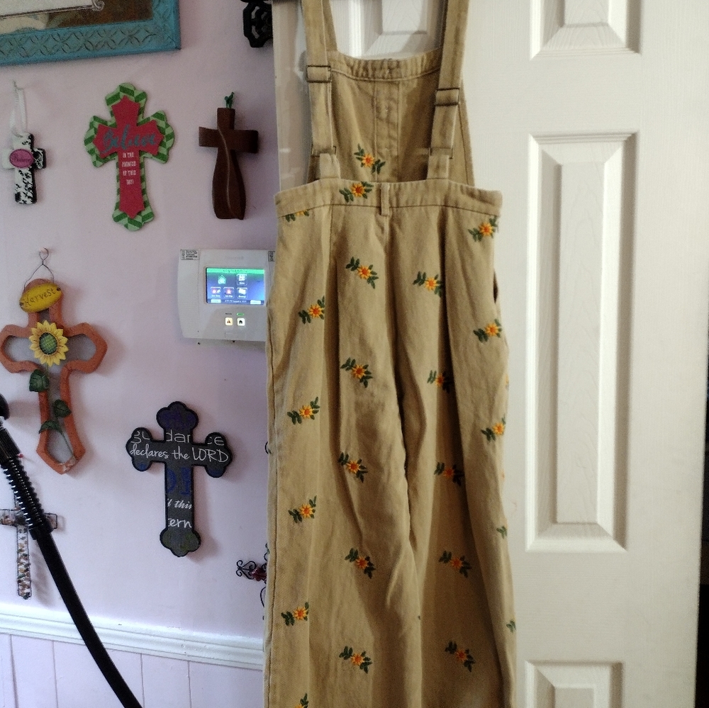 Cider Beige Floral Embroidered Wide-Leg Jumpsuit - Picture 10 of 13